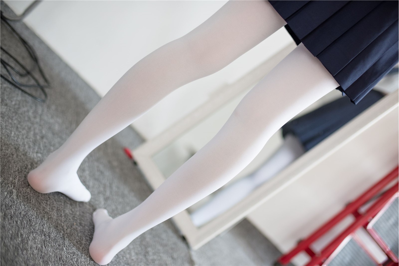 Foot photo of silk stockings girl(5)